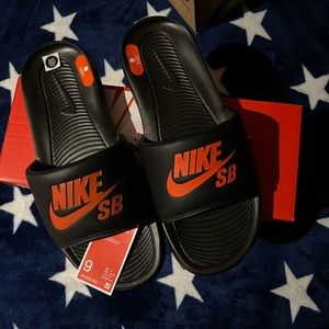 New sb Nike slippers size 9